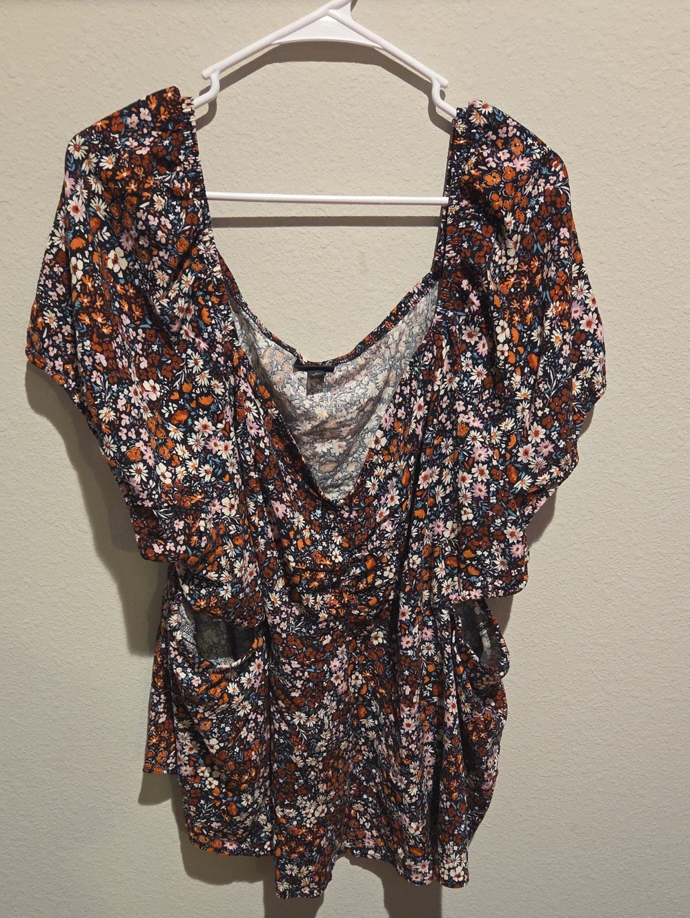 Floral V-Neck Short Sleeve Women’s Top in Multicolor